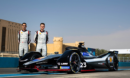 3-日產(chǎn)汽車e.dams車隊(duì)車手塞巴斯蒂安·布埃米（Sebastien Buemi）及奧利弗·羅蘭德(Oliver Rowland)首戰(zhàn)分獲第六、七名的好成績(jī)（文章內(nèi)）.jpg